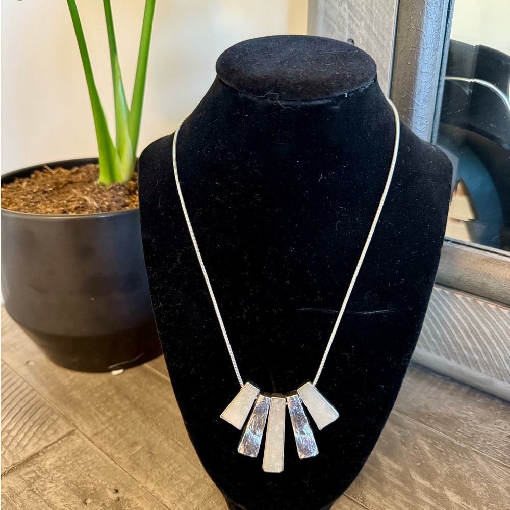Elegant Silver Necklace with Druzy Accents